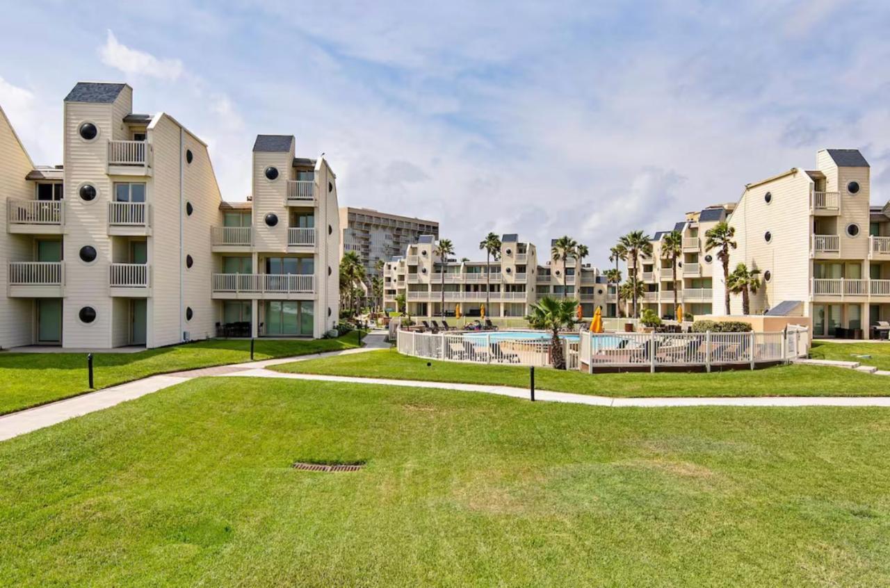 Appartamento Ocean Breeze Retreat 2Bed 2Bath, Heated Pool! South Padre Island Esterno foto