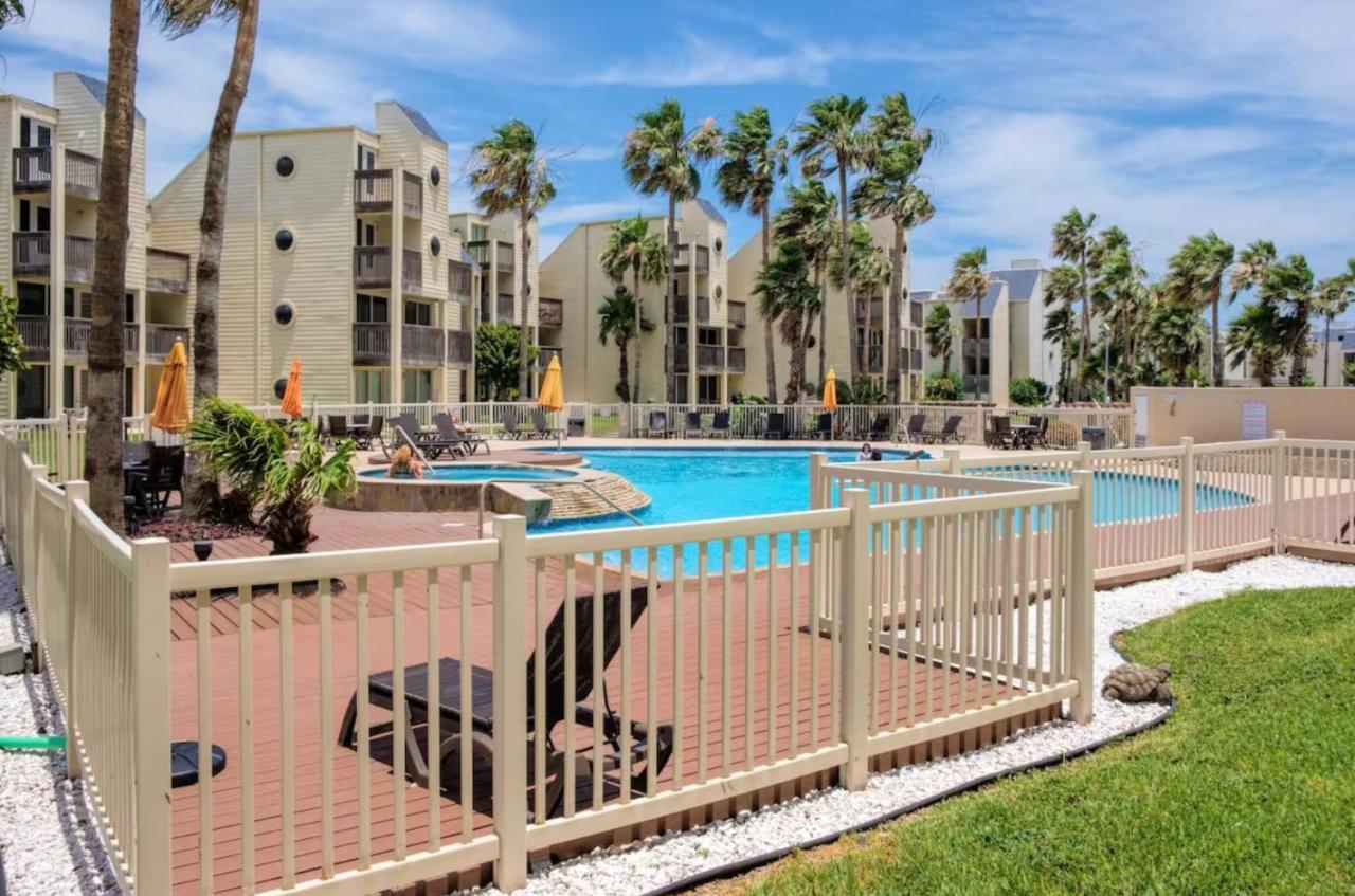 Appartamento Ocean Breeze Retreat 2Bed 2Bath, Heated Pool! South Padre Island Esterno foto
